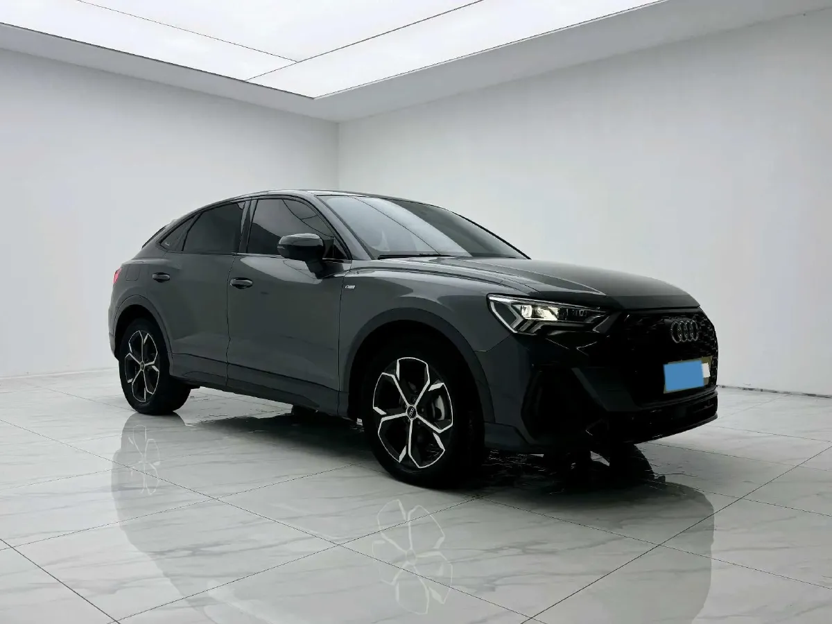 2022 Audi Q3 2.0T 220HP L4 7DCT,autocango,china used car exporter,china ev exporter,chinese used car exporter,chinese used ev exporter