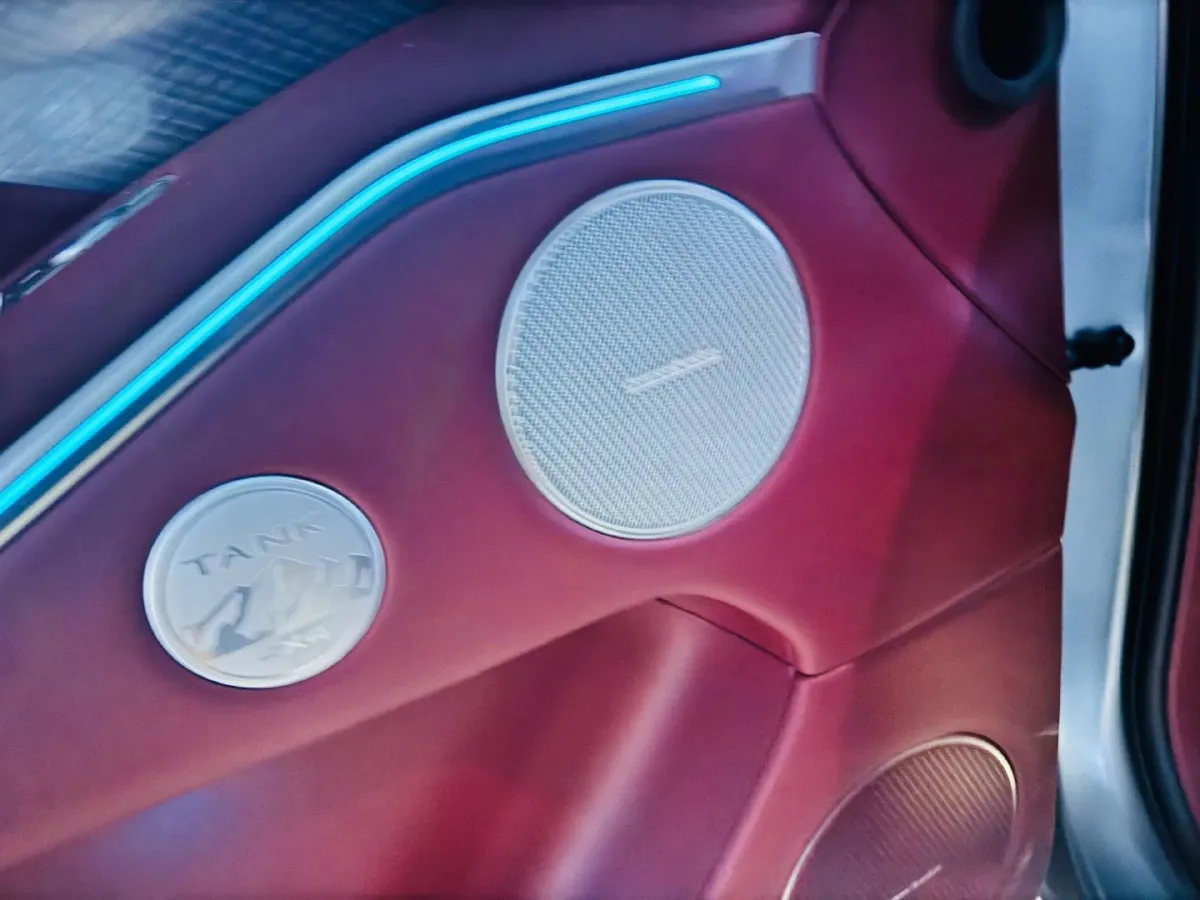 2024 Tank 700 3.0T 360HP V6 9AT PHEV 37.1KWH,autocango,china used car exporter,china ev exporter,chinese used car exporter,chinese used ev exporter