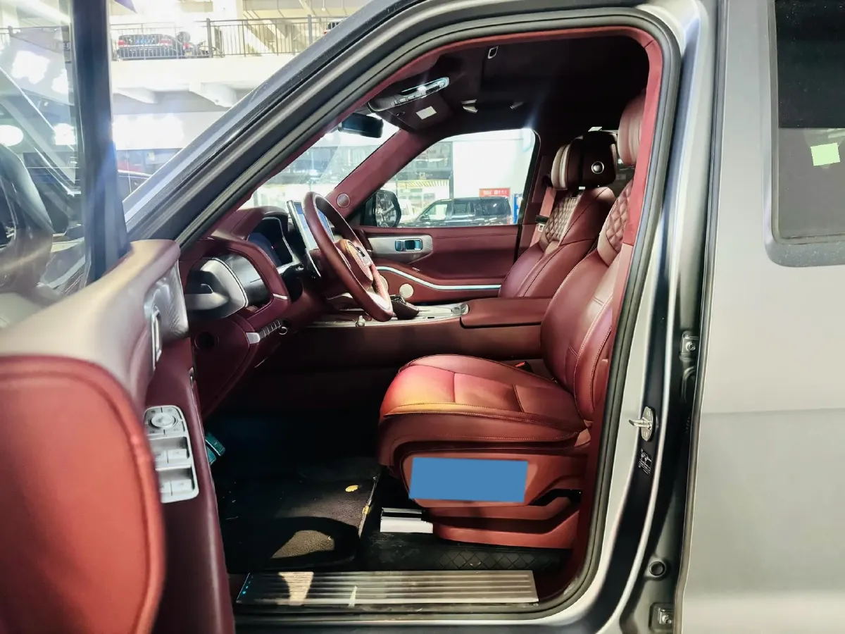 2024 Tank 700 3.0T 360HP V6 9AT PHEV 37.1KWH,autocango,china used car exporter,china ev exporter,chinese used car exporter,chinese used ev exporter