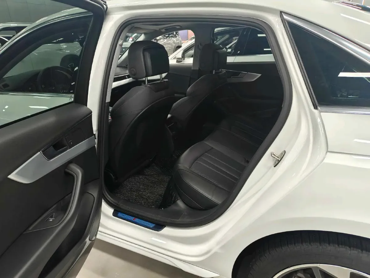 2020 Audi A4L 2.0T 190HP L4 7DCT,autocango,china used car exporter,china ev exporter,chinese used car exporter,chinese used ev exporter