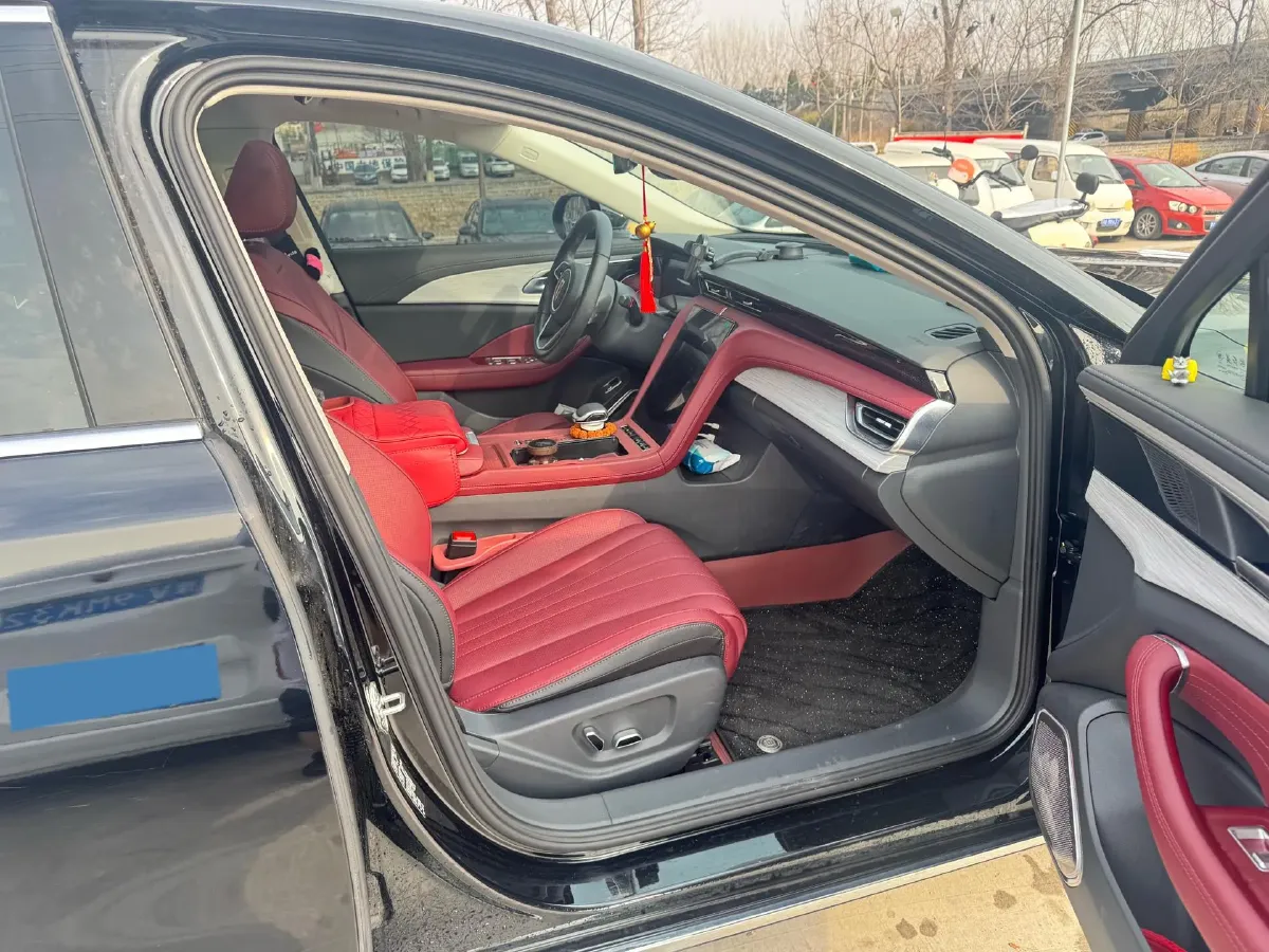 2025 HongQi H5 2.0T 224HP L4 8AT,autocango,china used car exporter,china ev exporter,chinese used car exporter,chinese used ev exporter