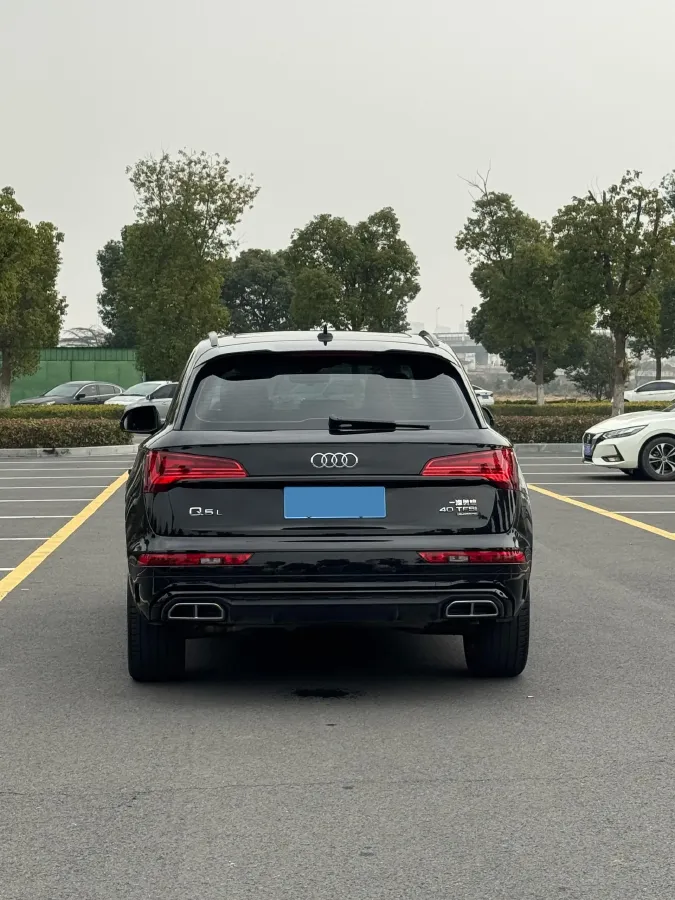 2024 Audi Q5L 2.0T 245HP L4 7DCT,autocango,china used car exporter,china ev exporter,chinese used car exporter,chinese used ev exporter