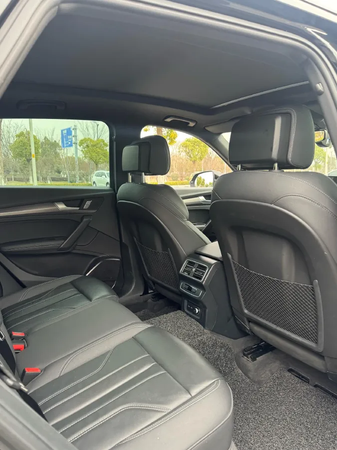 2024 Audi Q5L 2.0T 245HP L4 7DCT,autocango,china used car exporter,china ev exporter,chinese used car exporter,chinese used ev exporter