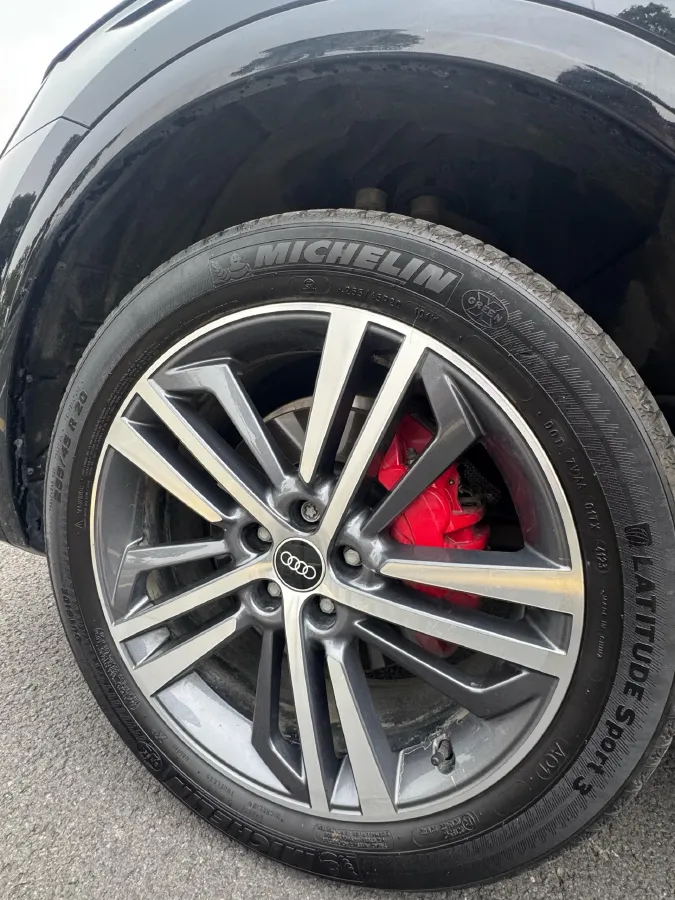 2024 Audi Q5L 2.0T 245HP L4 7DCT,autocango,china used car exporter,china ev exporter,chinese used car exporter,chinese used ev exporter