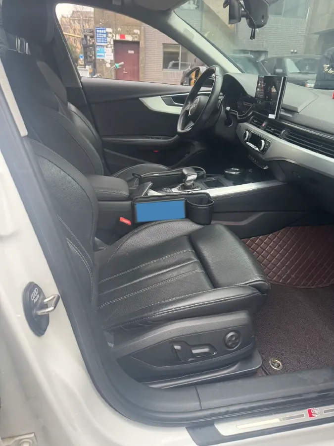 2022 Audi A4L 2.0T 190HP L4 7DCT,autocango,china used car exporter,china ev exporter,chinese used car exporter,chinese used ev exporter