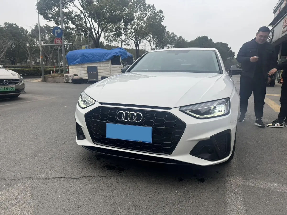 2022 Audi A4L 2.0T 190HP L4 7DCT,autocango,china used car exporter,china ev exporter,chinese used car exporter,chinese used ev exporter