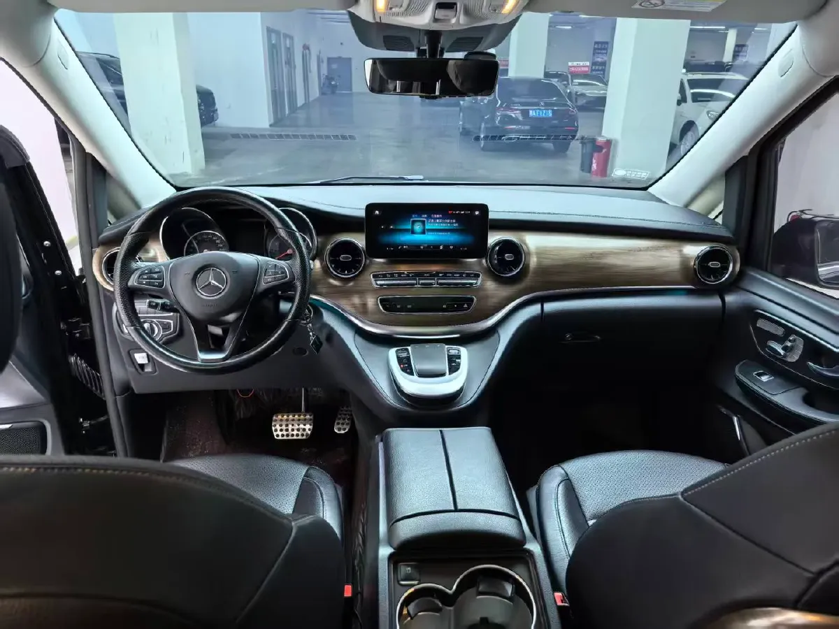 2021 Mercedes-Benz V Class 2.0T 211HP L4 9AT,autocango,china used car exporter,china ev exporter,chinese used car exporter,chinese used ev exporter
