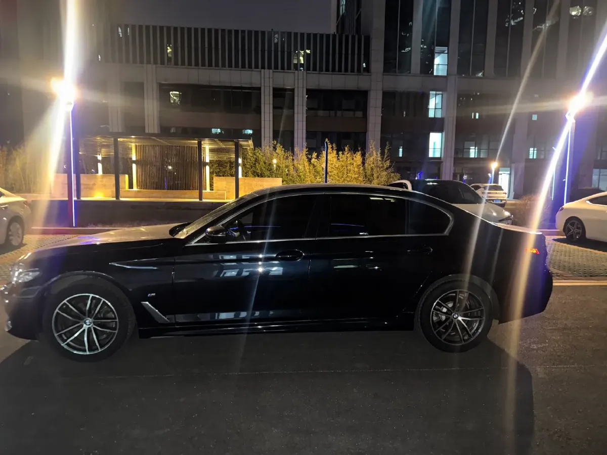2022 BMW 5 Series 2.0T 184HP L4 8AT,autocango,china used car exporter,china ev exporter,chinese used car exporter,chinese used ev exporter