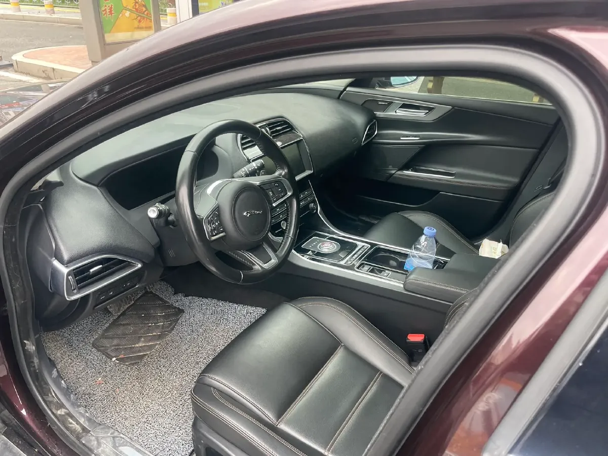 2019 Jeep Cherokee 2.0T 265HP L4 9AT,autocango,china used car exporter,china ev exporter,chinese used car exporter,chinese used ev exporter