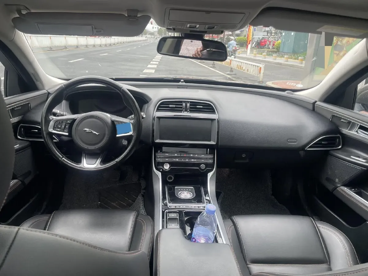 2019 Jeep Cherokee 2.0T 265HP L4 9AT,autocango,china used car exporter,china ev exporter,chinese used car exporter,chinese used ev exporter