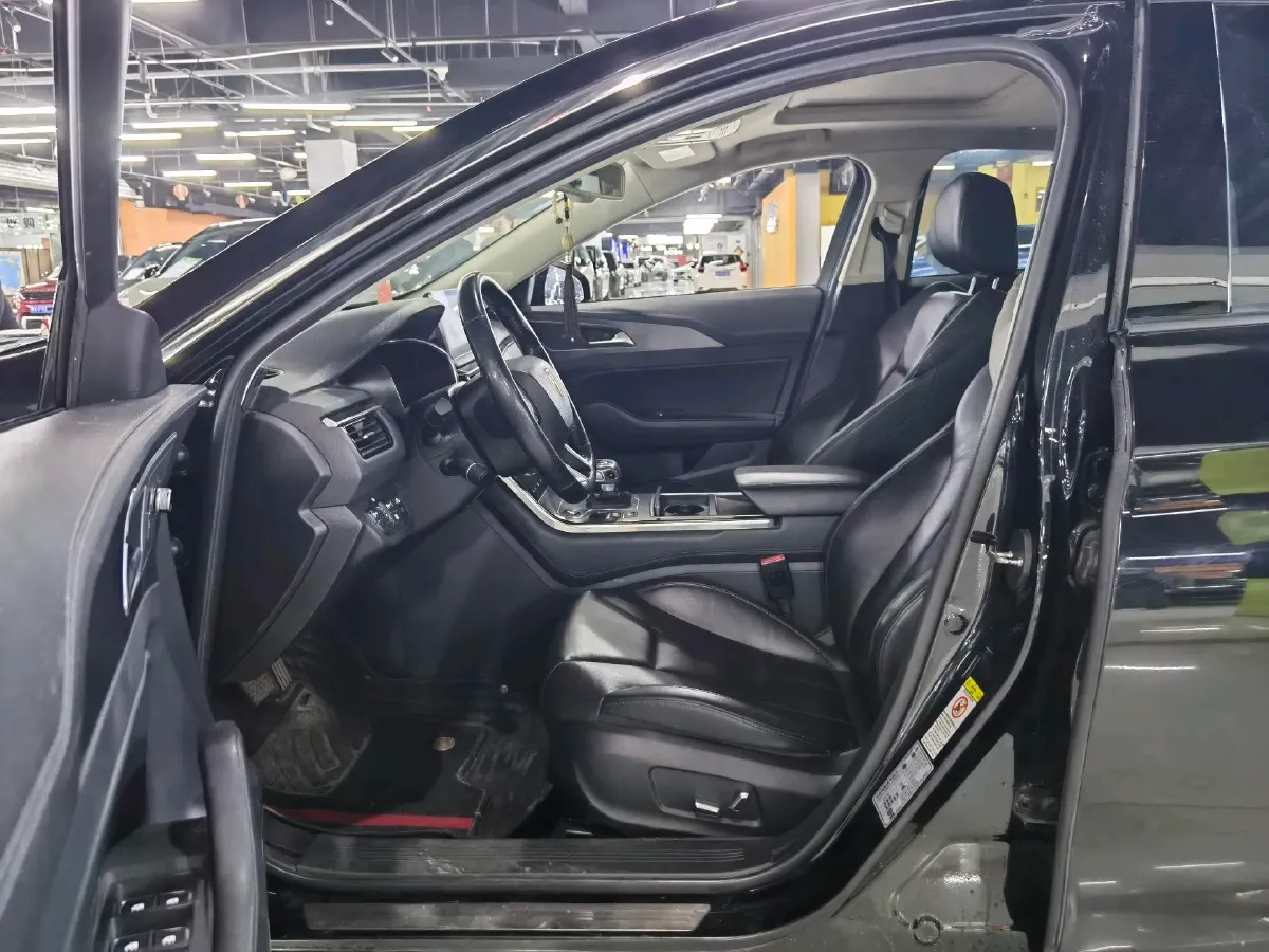 2020 HongQi H5 1.8T 197HP L4 6AT,autocango,china used car exporter,china ev exporter,chinese used car exporter,chinese used ev exporter