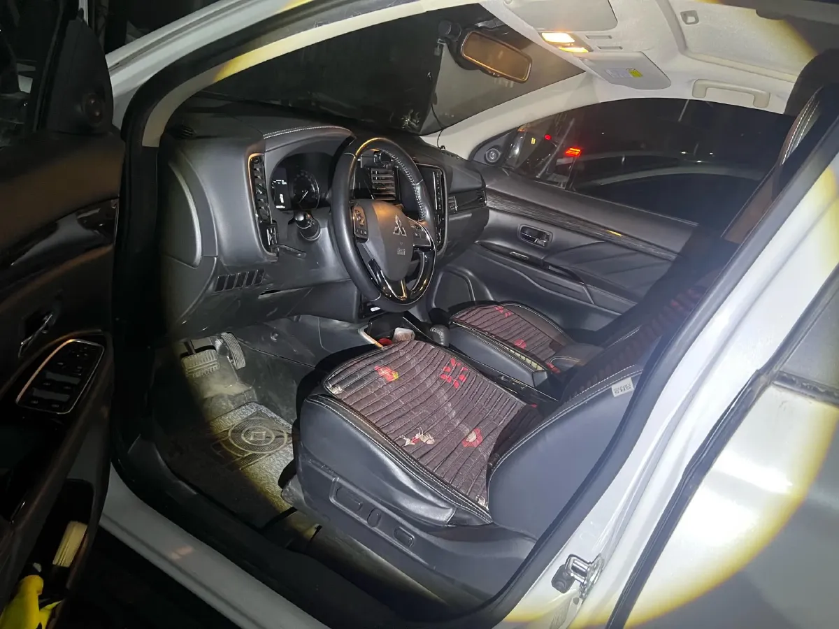 2020 Mitsubishi Outlander 2.0L 166HP L4 CVT,autocango,china used car exporter,china ev exporter,chinese used car exporter,chinese used ev exporter