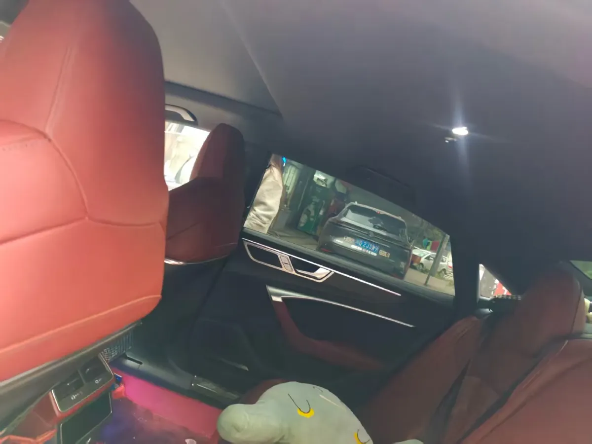 2024 Audi A7L 2.0T 245HP L4 7DCT,autocango,china used car exporter,china ev exporter,chinese used car exporter,chinese used ev exporter