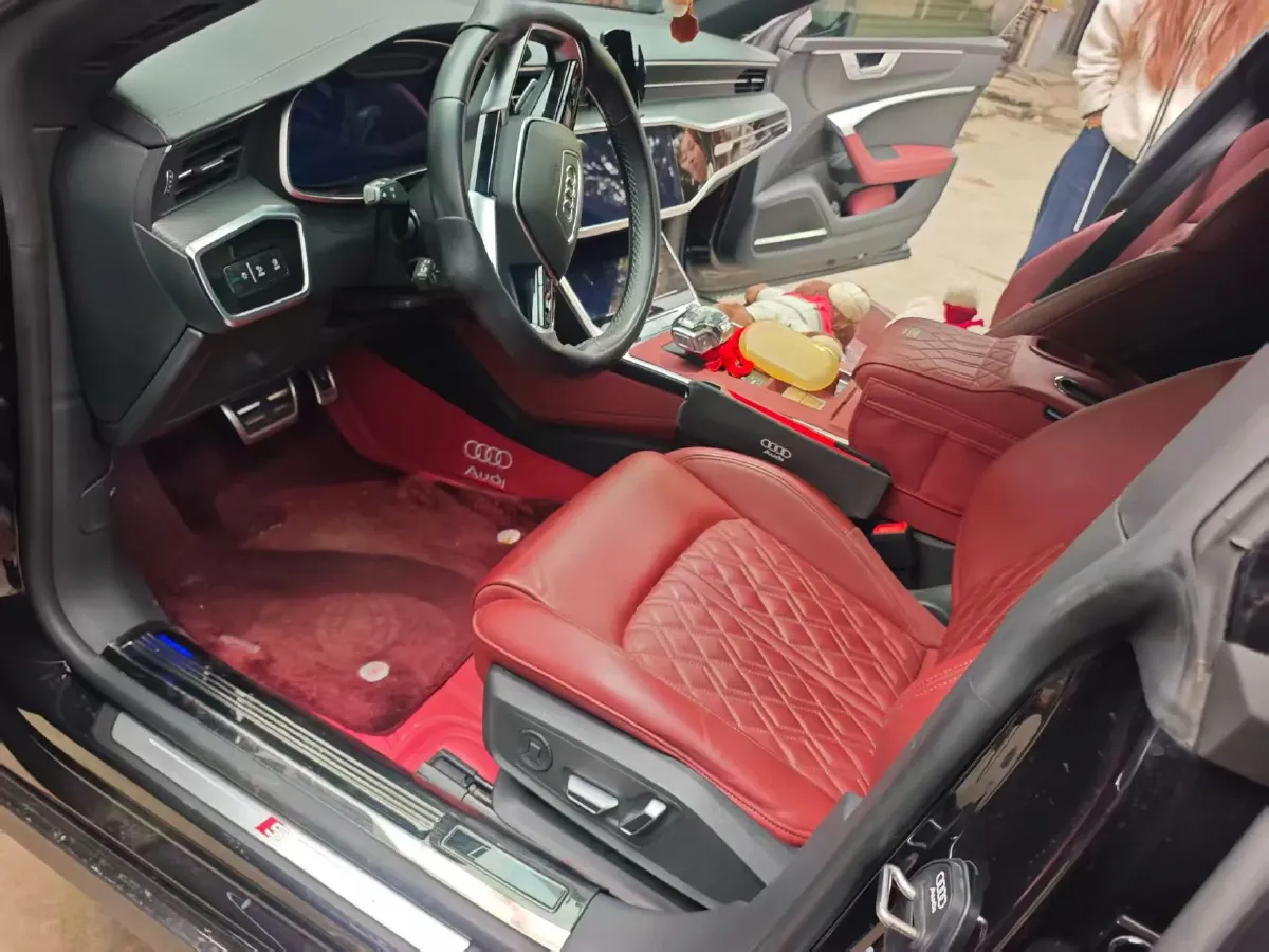 2024 Audi A7L 2.0T 245HP L4 7DCT,autocango,china used car exporter,china ev exporter,chinese used car exporter,chinese used ev exporter