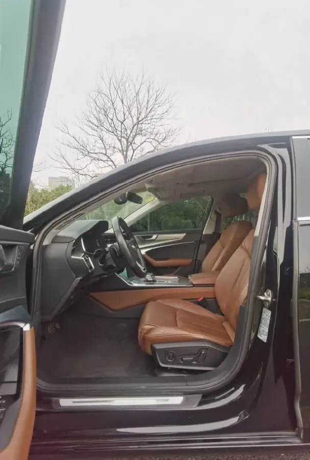 2021 Audi A6L 2.0T 224HP L4 7DCT,autocango,china used car exporter,china ev exporter,chinese used car exporter,chinese used ev exporter