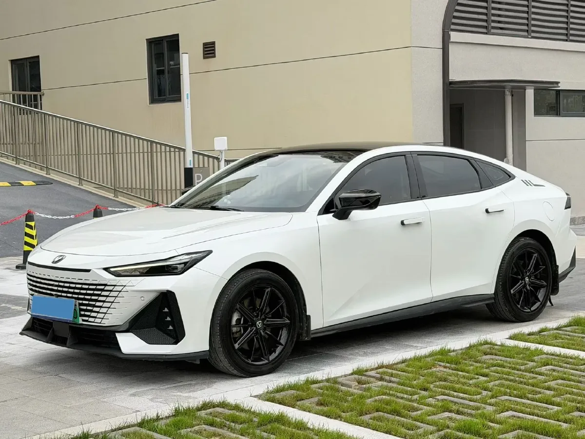 2023 ChangAn UNI-V iDD 1.5T 170HP L4 6TCT PHEV 18.4KWH,autocango,china used car exporter,china ev exporter,chinese used car exporter,chinese used ev exporter