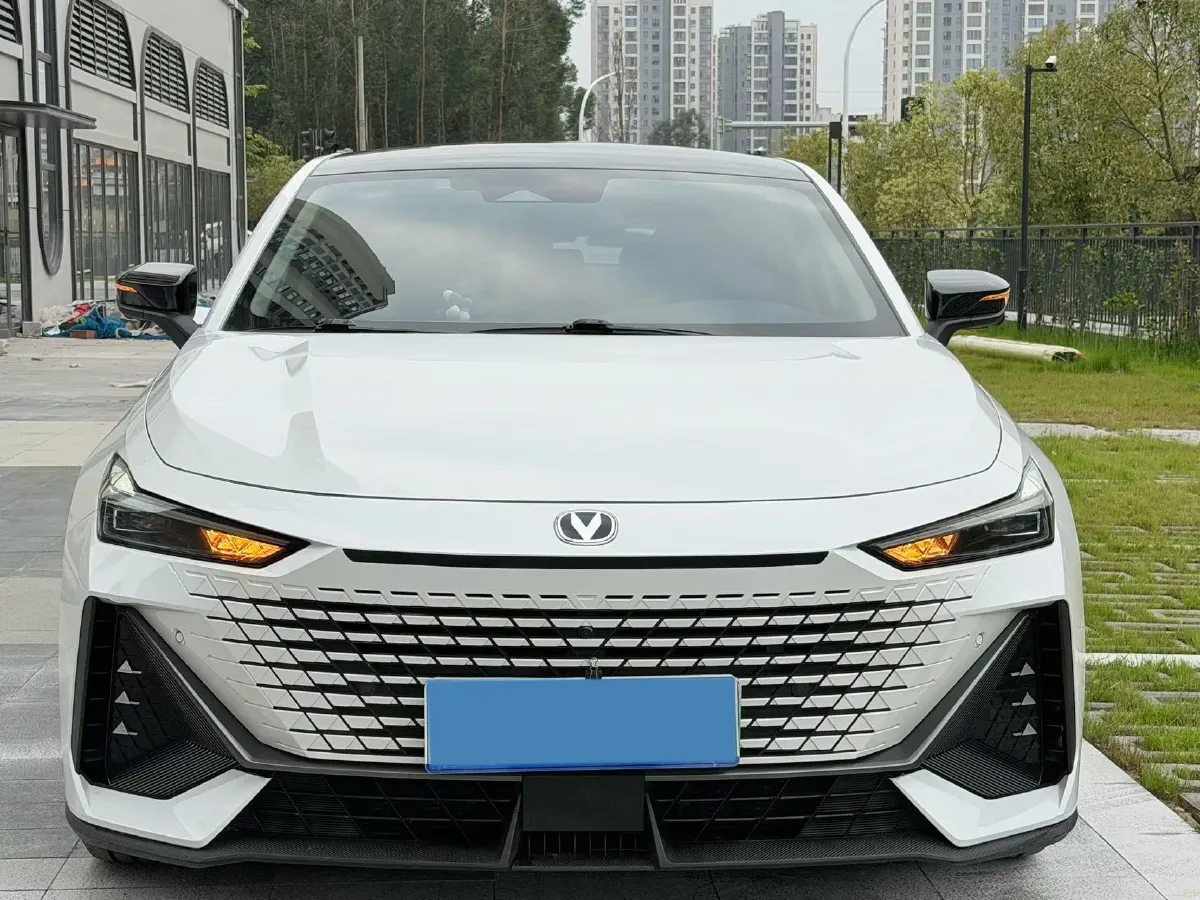 2023 ChangAn UNI-V iDD 1.5T 170HP L4 6TCT PHEV 18.4KWH,autocango,china used car exporter,china ev exporter,chinese used car exporter,chinese used ev exporter