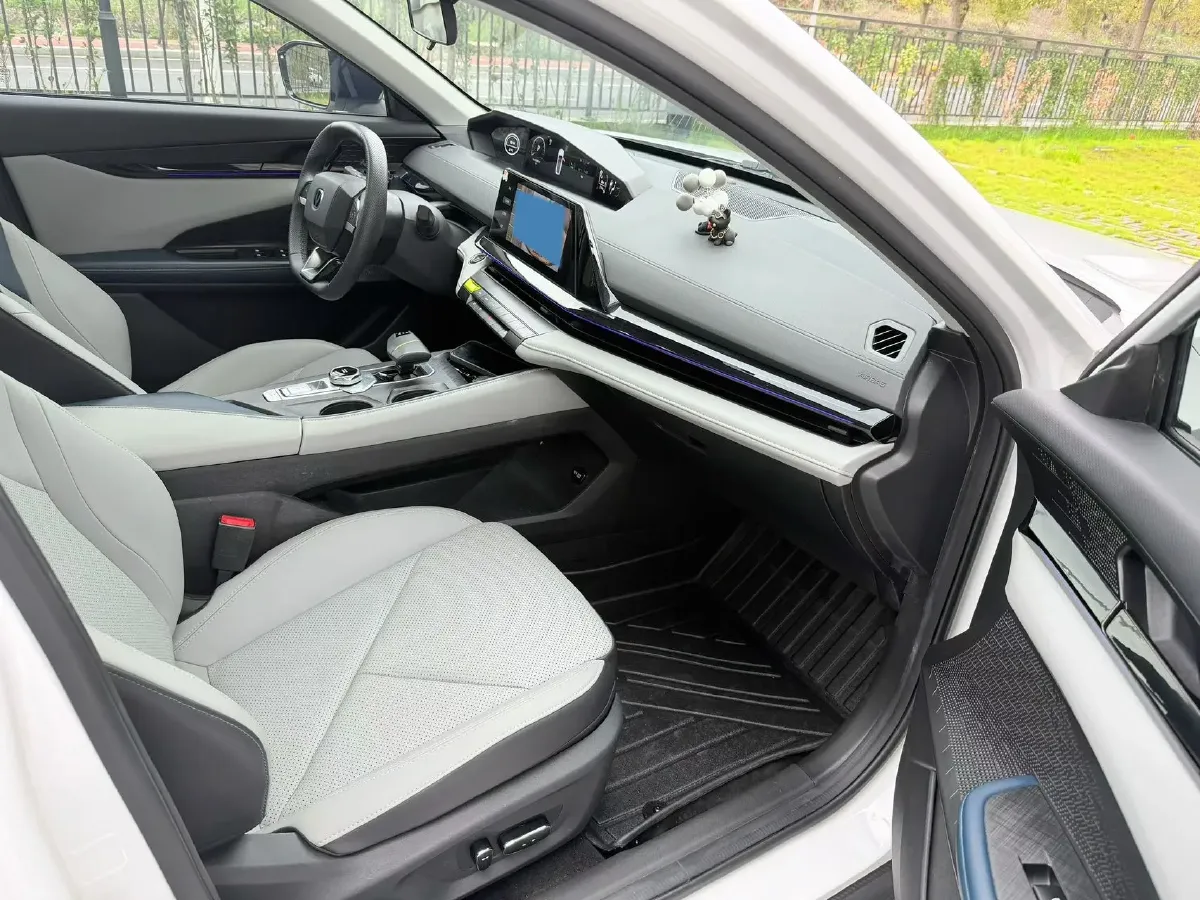 2023 ChangAn UNI-V iDD 1.5T 170HP L4 6TCT PHEV 18.4KWH,autocango,china used car exporter,china ev exporter,chinese used car exporter,chinese used ev exporter