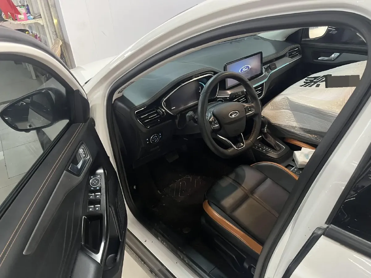 2022 Ford Focus 1.5T 177HP L4 6AT,autocango,china used car exporter,china ev exporter,chinese used car exporter,chinese used ev exporter