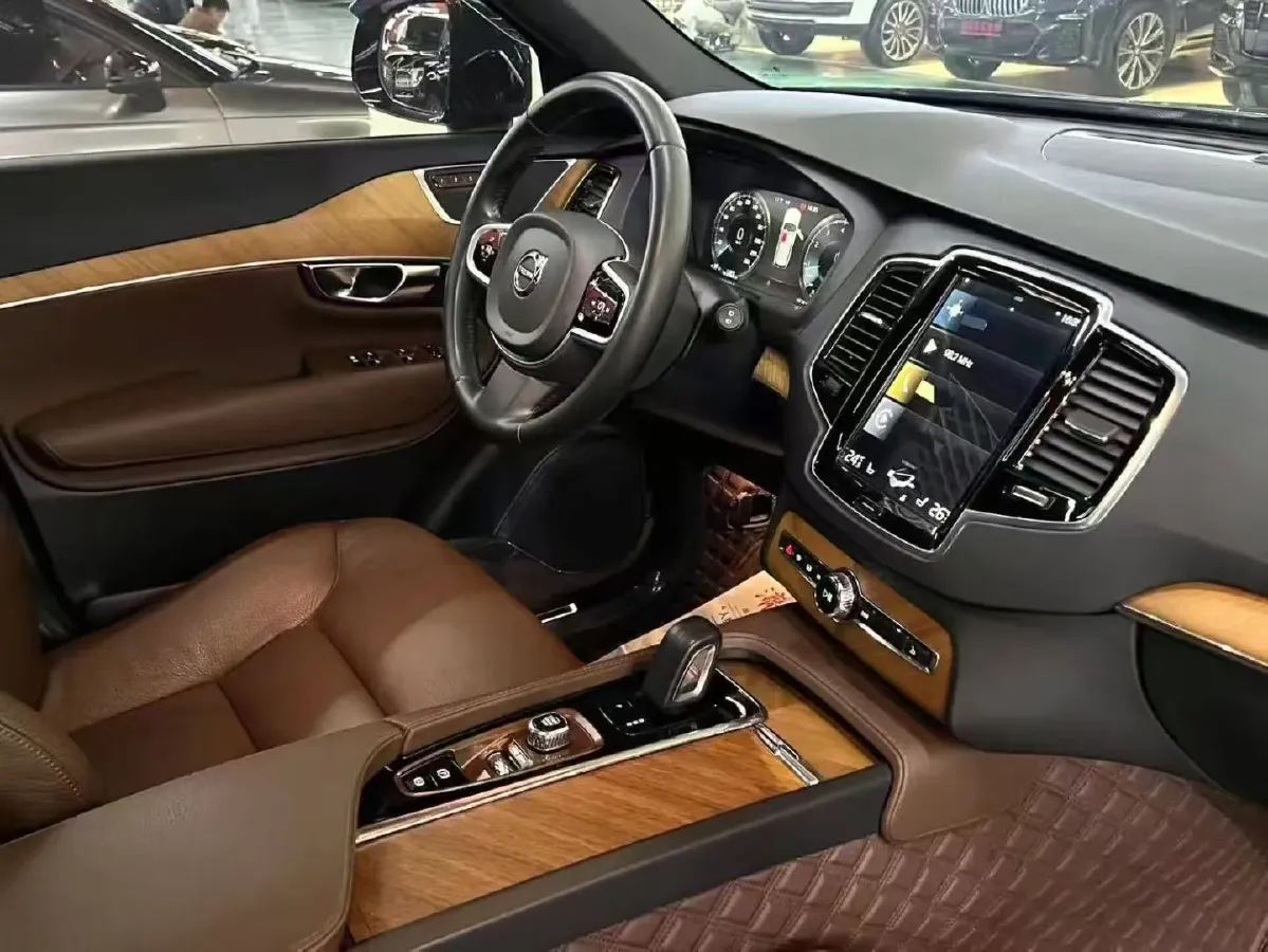 2021 Volvo XC90 2.0T 299HP L4 8AT,autocango,china used car exporter,china ev exporter,chinese used car exporter,chinese used ev exporter