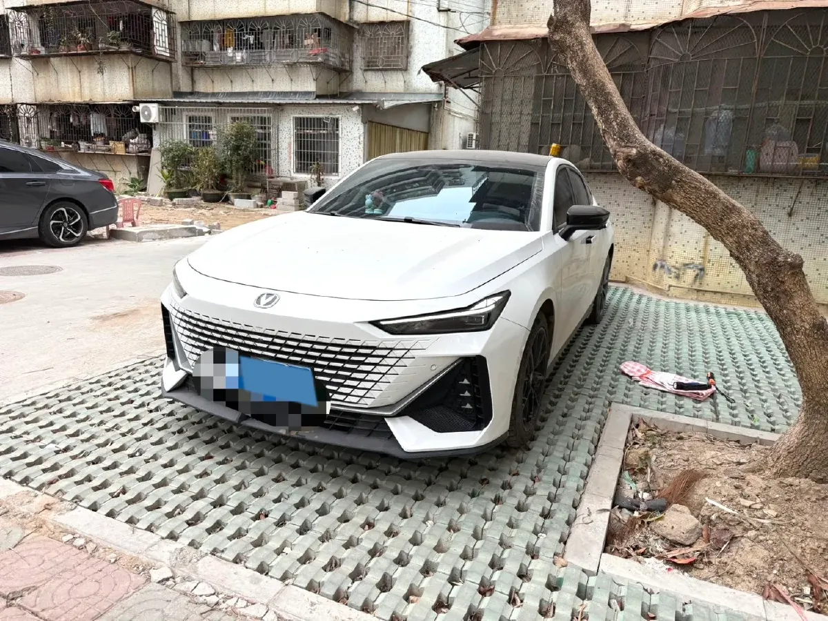 2023 ChangAn UNI-V 1.5T 188HP L4 7DCT,autocango,china used car exporter,china ev exporter,chinese used car exporter,chinese used ev exporter