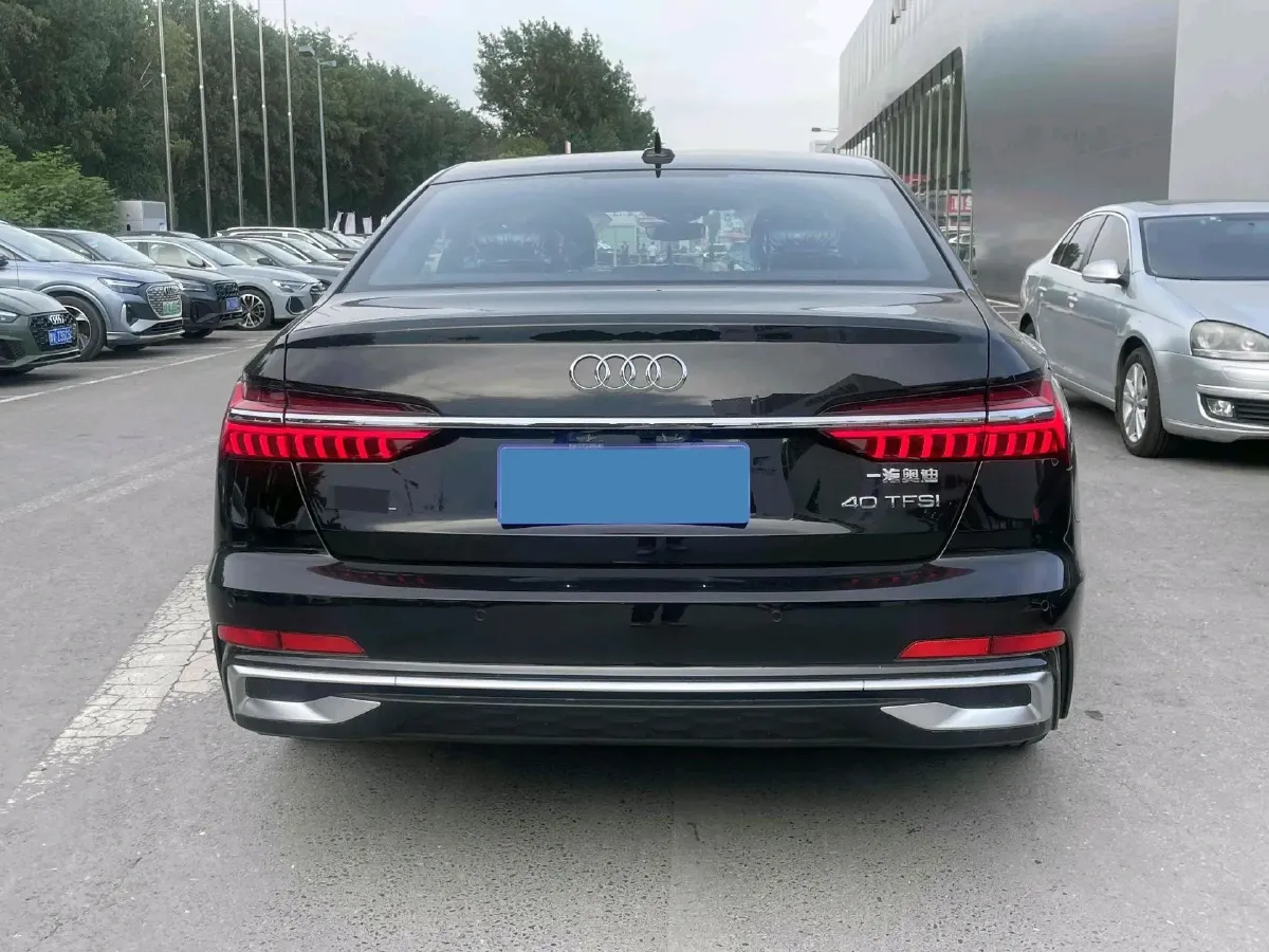 2025 Audi A6L 2.0T 190HP L4 7DCT,autocango,china used car exporter,china ev exporter,chinese used car exporter,chinese used ev exporter