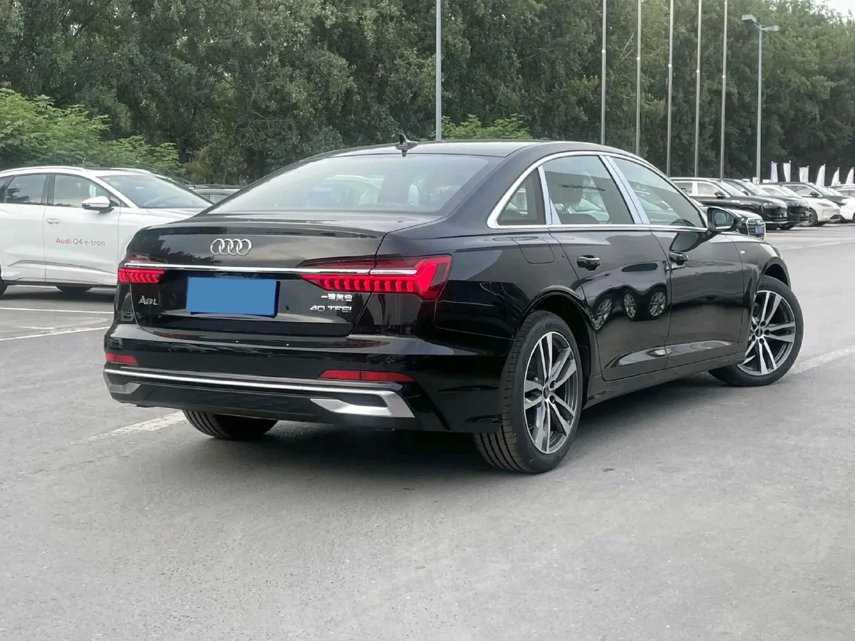 2025 Audi A6L 2.0T 190HP L4 7DCT,autocango,china used car exporter,china ev exporter,chinese used car exporter,chinese used ev exporter