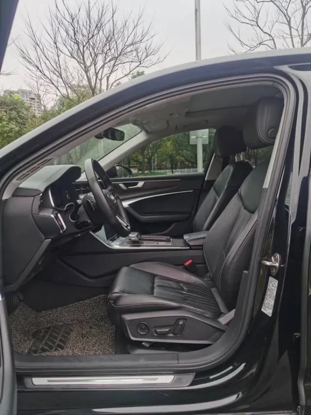 2019 Mercedes-Benz GLC Class 2.0T 245HP L4 9AT,autocango,china used car exporter,china ev exporter,chinese used car exporter,chinese used ev exporter