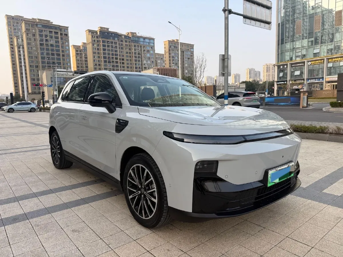 2025 Leapmotor B10 BEV 67.1KWH,autocango,china used car exporter,china ev exporter,chinese used car exporter,chinese used ev exporter