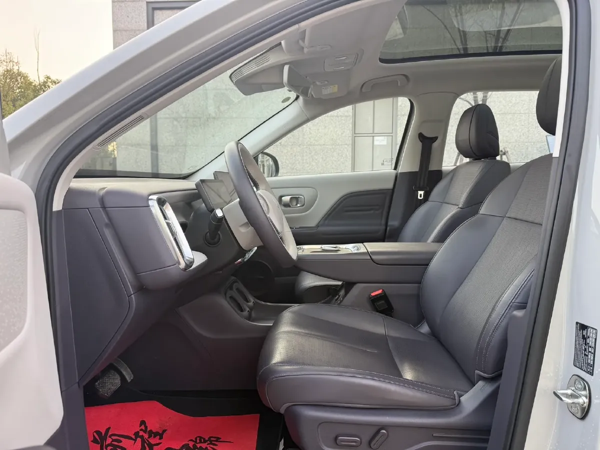 2025 Leapmotor B10 BEV 67.1KWH,autocango,china used car exporter,china ev exporter,chinese used car exporter,chinese used ev exporter