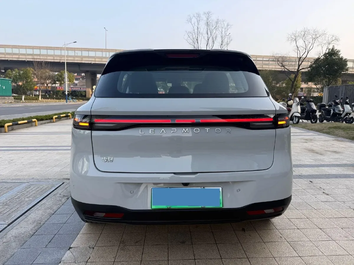 2025 Leapmotor B10 BEV 67.1KWH,autocango,china used car exporter,china ev exporter,chinese used car exporter,chinese used ev exporter