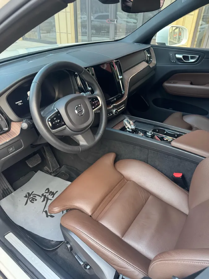 2023 Volvo XC60 2.0T 250HP L4 8AT,autocango,china used car exporter,china ev exporter,chinese used car exporter,chinese used ev exporter