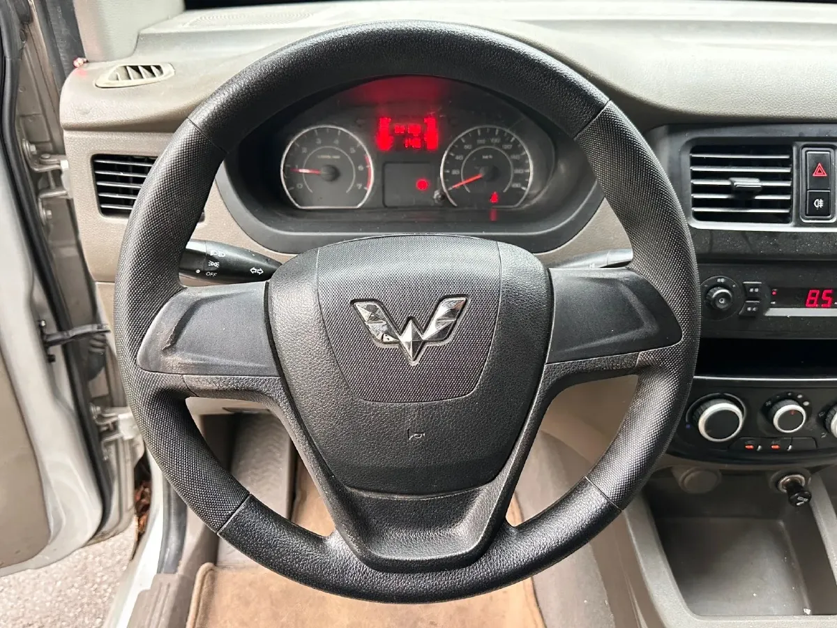 2019 WuLing HongGuang V 1.5L 105HP L4 5MT,autocango,china used car exporter,china ev exporter,chinese used car exporter,chinese used ev exporter