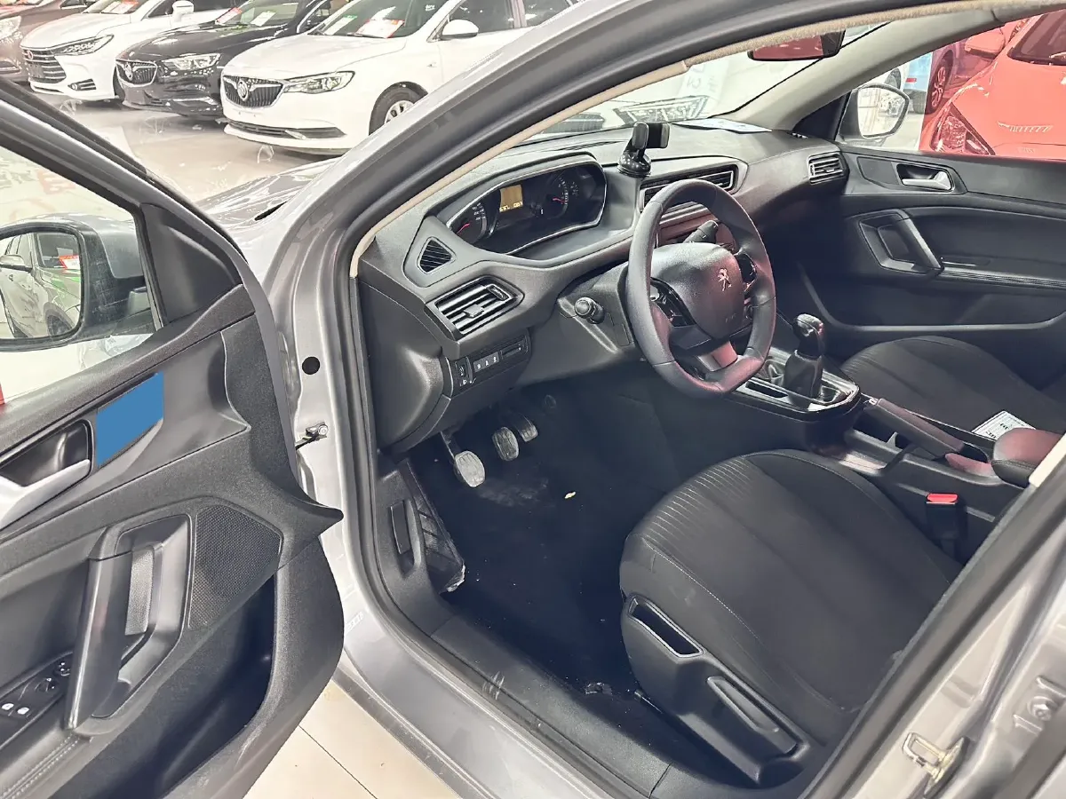 2019 Peugeot 308 1.6L 117HP L4 5MT,autocango,china used car exporter,china ev exporter,chinese used car exporter,chinese used ev exporter