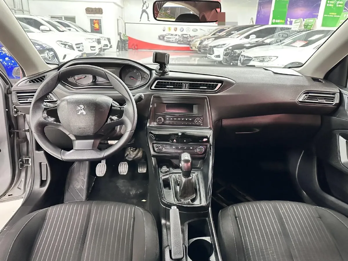 2019 Peugeot 308 1.6L 117HP L4 5MT,autocango,china used car exporter,china ev exporter,chinese used car exporter,chinese used ev exporter