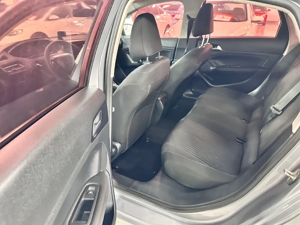 2019 Peugeot 308 1.6L 117HP L4 5MT,autocango,china used car exporter,china ev exporter,chinese used car exporter,chinese used ev exporter