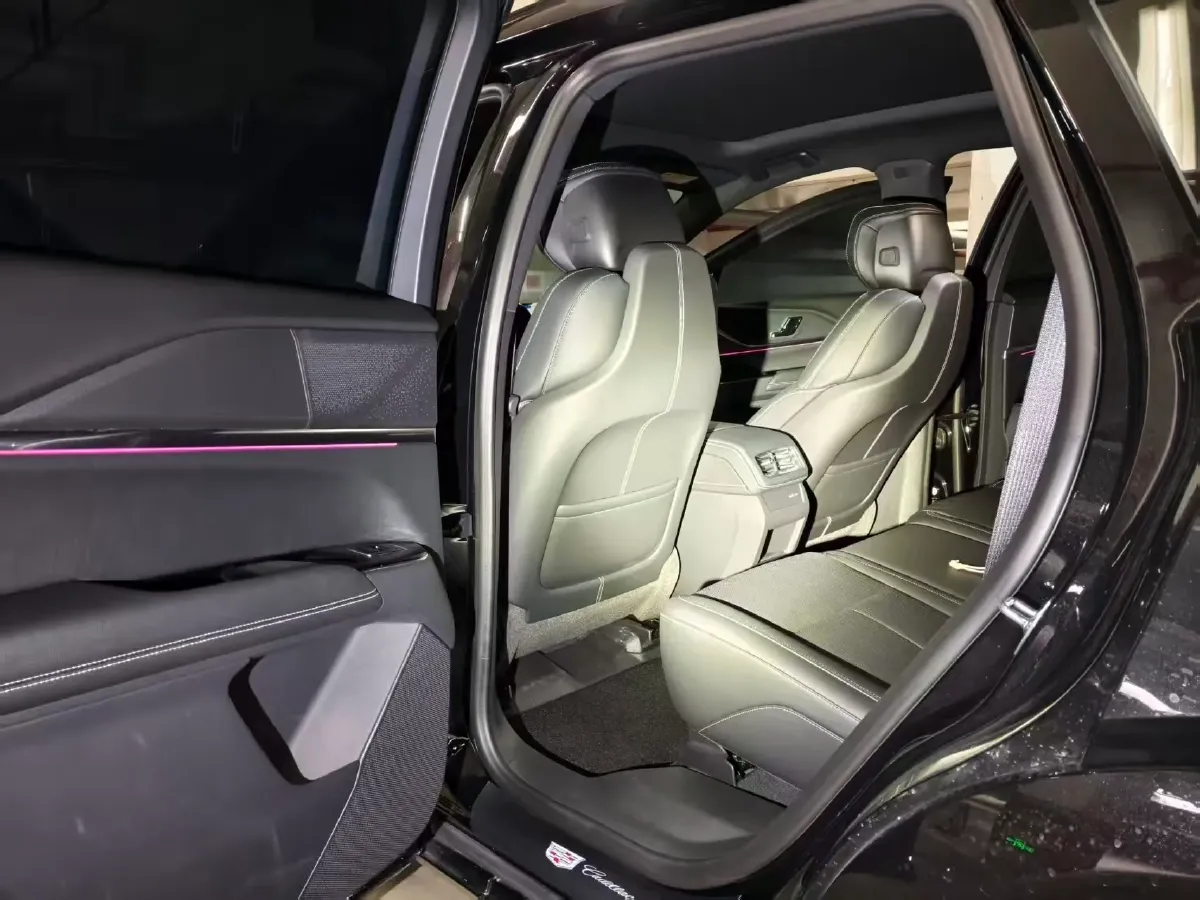 2024 Cadillac XT5 2.0T 237HP L4 9AT,autocango,china used car exporter,china ev exporter,chinese used car exporter,chinese used ev exporter