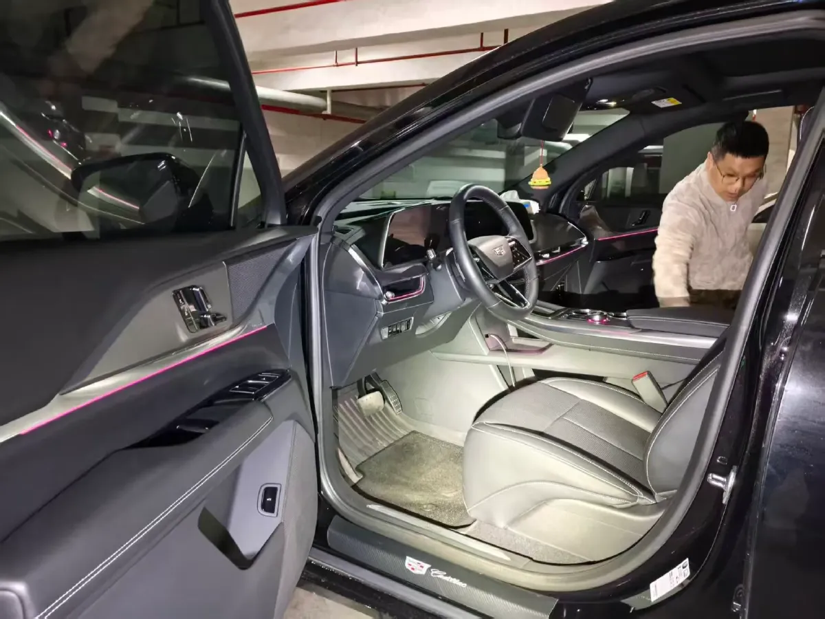 2024 Cadillac XT5 2.0T 237HP L4 9AT,autocango,china used car exporter,china ev exporter,chinese used car exporter,chinese used ev exporter