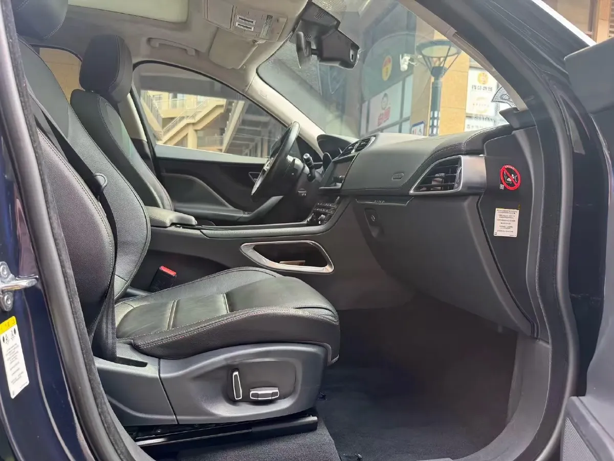 2020 Jaguar F-PACE 2.0T 250HP L4 8AT,autocango,china used car exporter,china ev exporter,chinese used car exporter,chinese used ev exporter