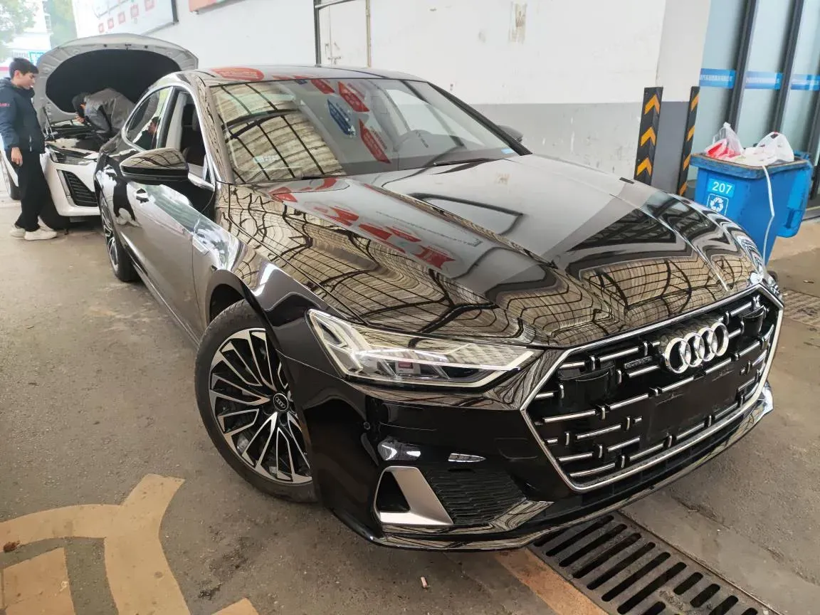 2024 Audi A7L 2.0T 245HP L4 7DCT,autocango,china used car exporter,china ev exporter,chinese used car exporter,chinese used ev exporter