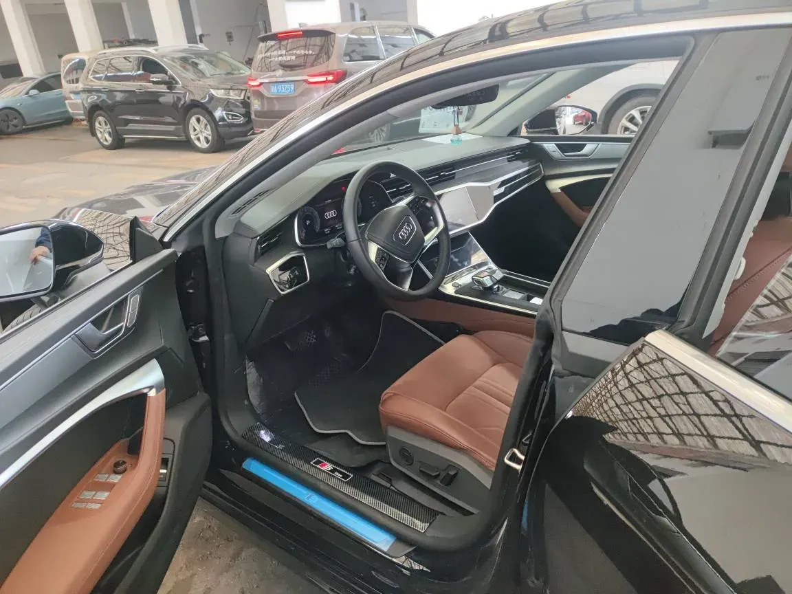 2024 Audi A7L 2.0T 245HP L4 7DCT,autocango,china used car exporter,china ev exporter,chinese used car exporter,chinese used ev exporter