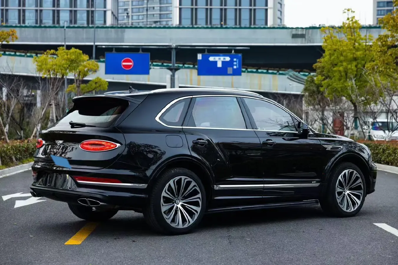 2022 Bentley Bentayga 4.0T 550HP V8 8AT,autocango,china used car exporter,china ev exporter,chinese used car exporter,chinese used ev exporter