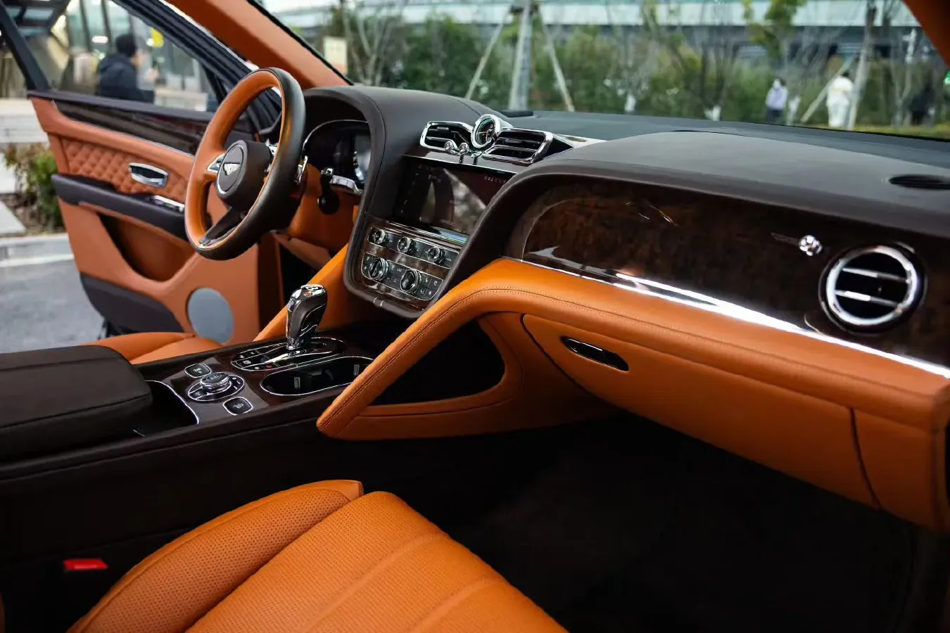 2022 Bentley Bentayga 4.0T 550HP V8 8AT,autocango,china used car exporter,china ev exporter,chinese used car exporter,chinese used ev exporter