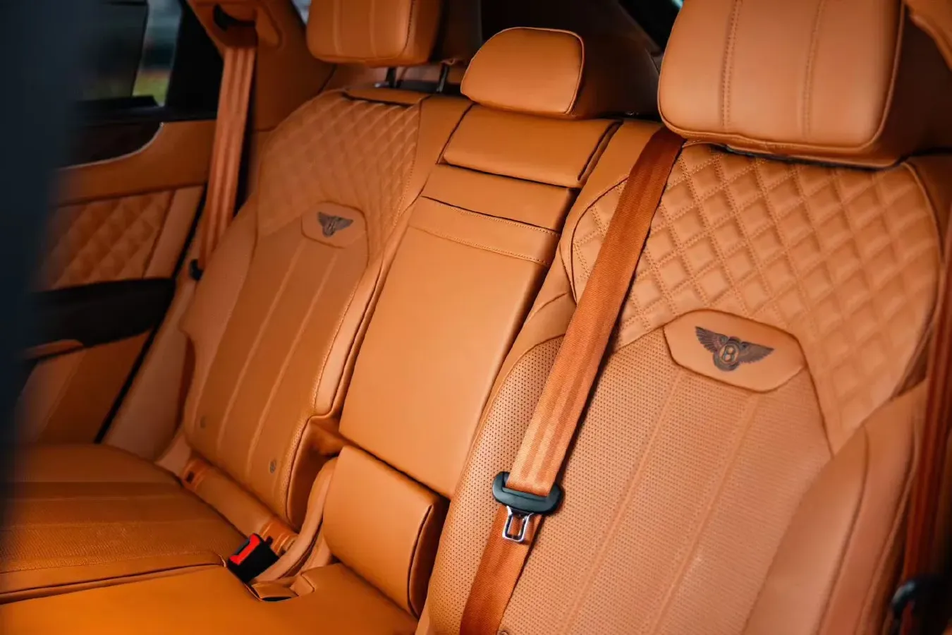 2022 Bentley Bentayga 4.0T 550HP V8 8AT,autocango,china used car exporter,china ev exporter,chinese used car exporter,chinese used ev exporter