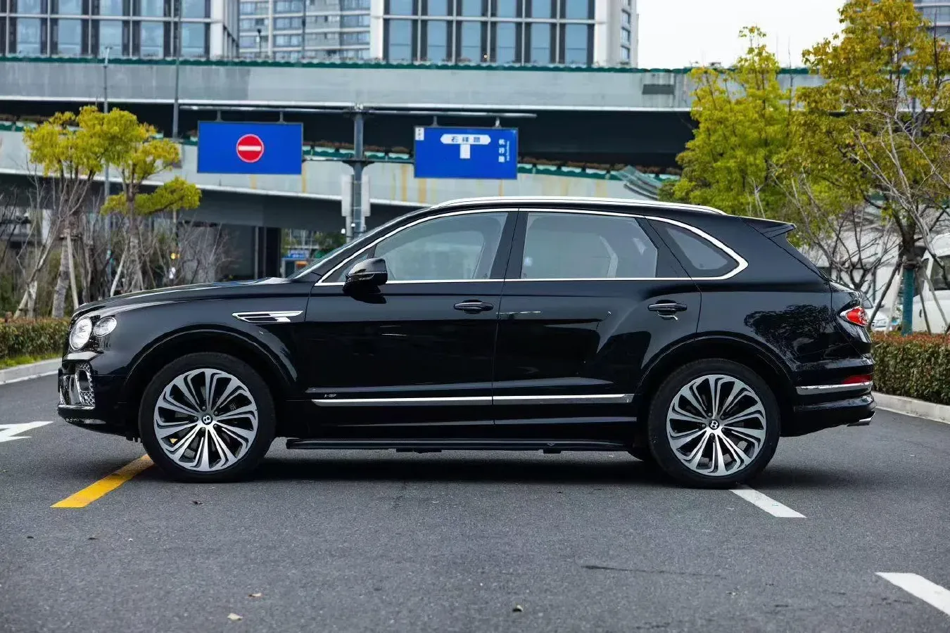 2022 Bentley Bentayga 4.0T 550HP V8 8AT,autocango,china used car exporter,china ev exporter,chinese used car exporter,chinese used ev exporter