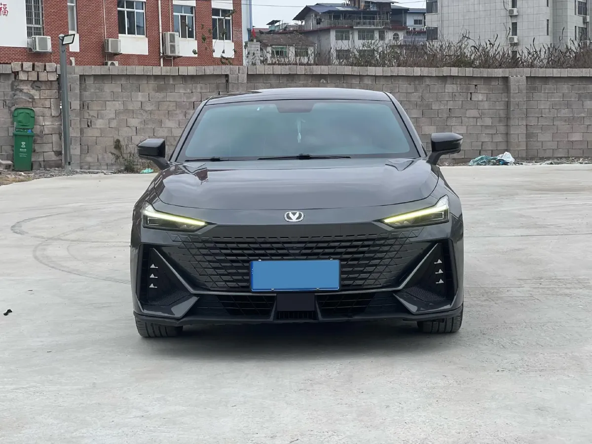 2022 ChangAn UNI-V 1.5T 188HP L4 7DCT,autocango,china used car exporter,china ev exporter,chinese used car exporter,chinese used ev exporter