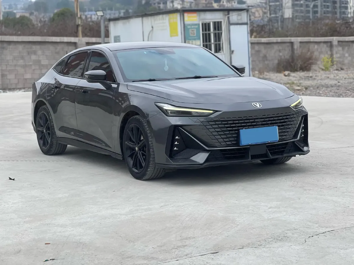 2022 ChangAn UNI-V 1.5T 188HP L4 7DCT,autocango,china used car exporter,china ev exporter,chinese used car exporter,chinese used ev exporter