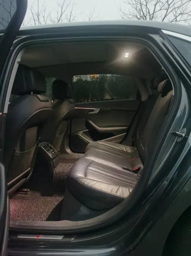 2020 Audi A4L 2.0T 190HP L4 7DCT,autocango,china used car exporter,china ev exporter,chinese used car exporter,chinese used ev exporter