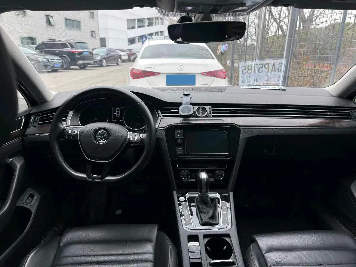 2019 Volkswagen Magotan 2.0T 186HP L4 7DCT,autocango,china used car exporter,china ev exporter,chinese used car exporter,chinese used ev exporter