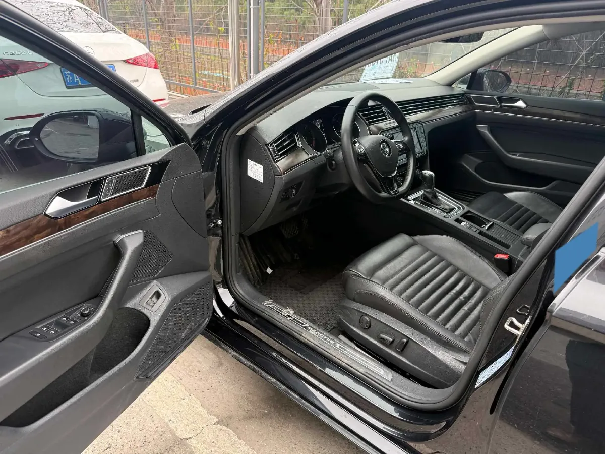 2019 Volkswagen Magotan 2.0T 186HP L4 7DCT,autocango,china used car exporter,china ev exporter,chinese used car exporter,chinese used ev exporter